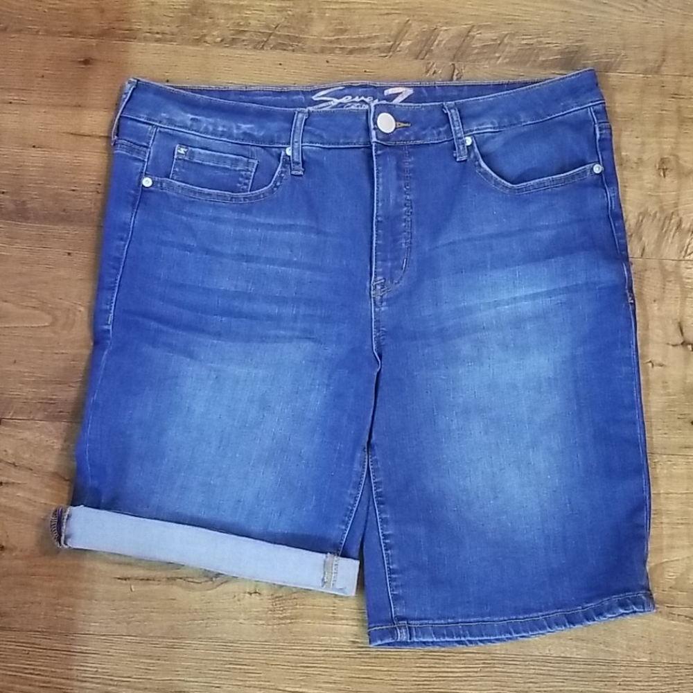 Seven7 weekend Bermuda shorts